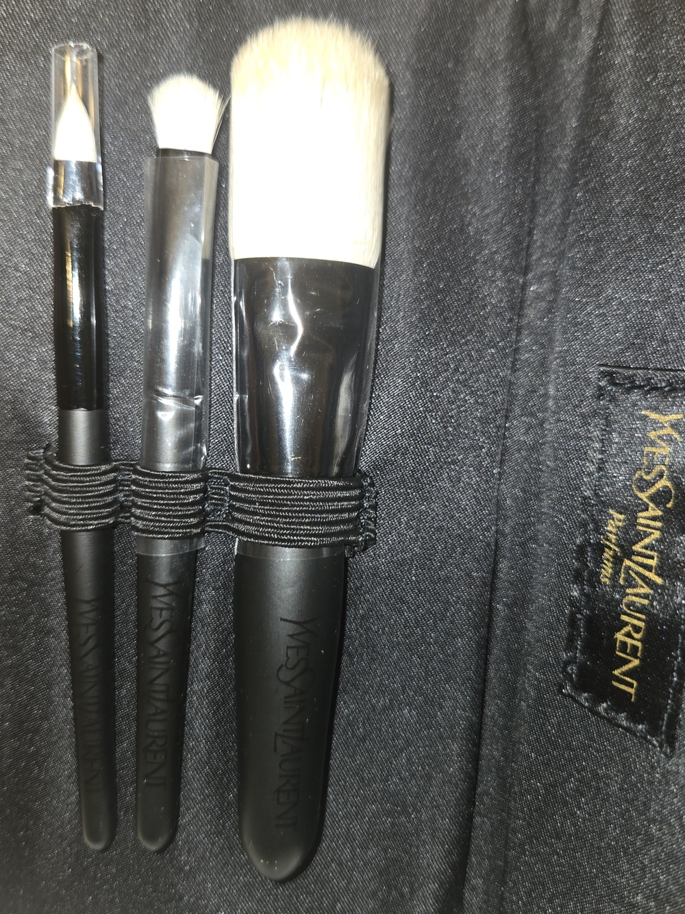 Yves Saint Laurent Black Makeup Brush Set + Bookmark With Charms - Picture 8 of 10